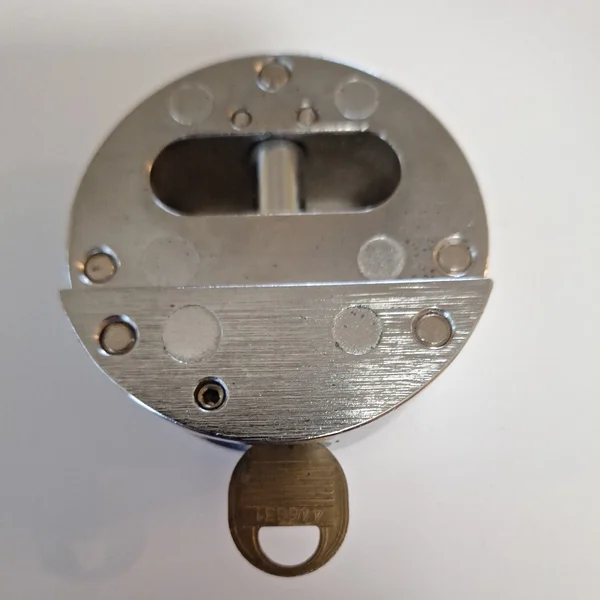 Master Lock 6271 ProSeries hidden shackle padlock